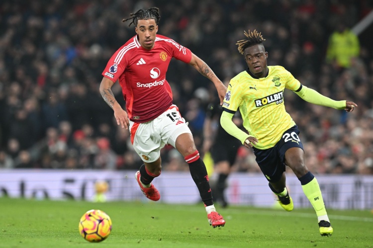 Kaiyun开云官方网站中国登录-费迪南德：约罗的上限很高，他会成为顶级中卫的