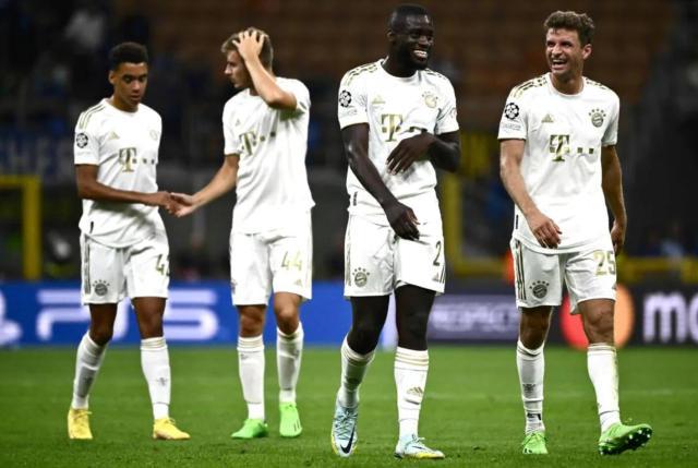 进攻变阵+引蛇出洞+减少控球，拜仁赢得轻描淡写